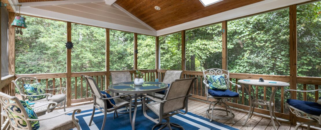 Exploring the Best Restaurants Listed on Merle’s American Tavern Peculiar